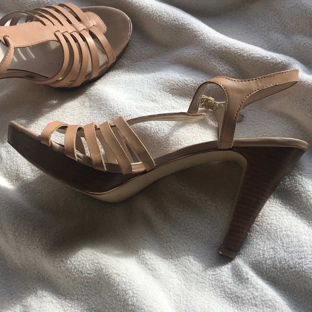 👡 Franco Sarto Tan Heels 👡 - Picture 5 of 10